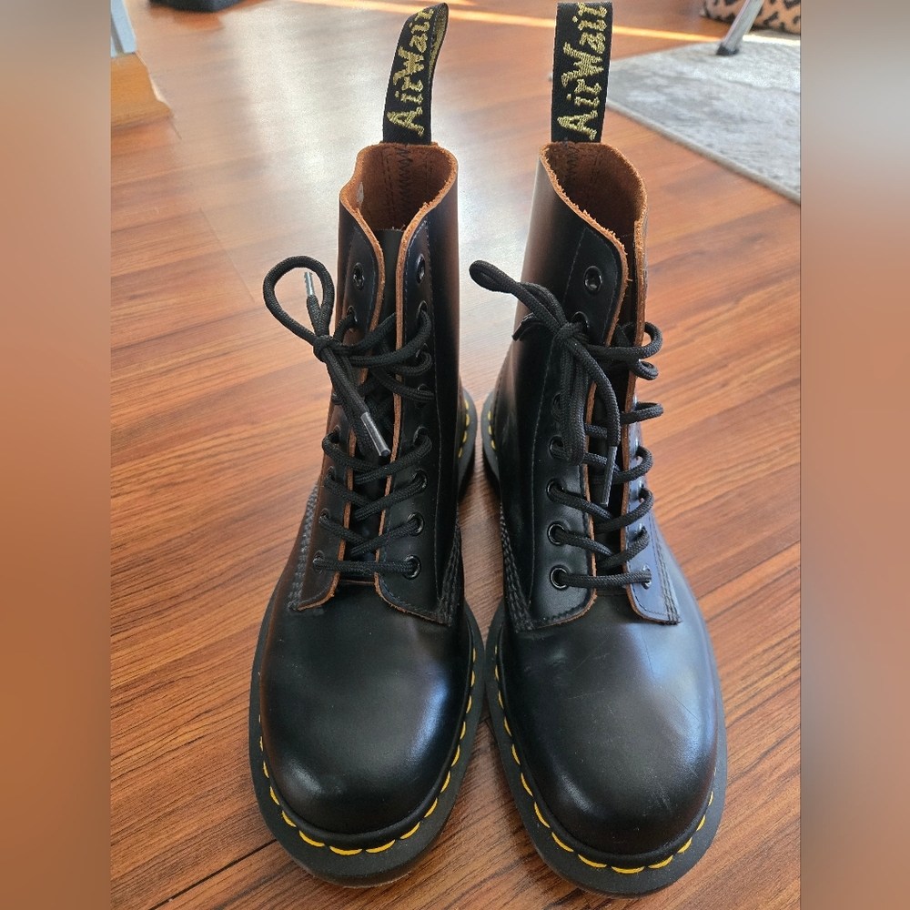 Made in England 1460 Dr. Marten Boots 8 Eye Size 7 Womens